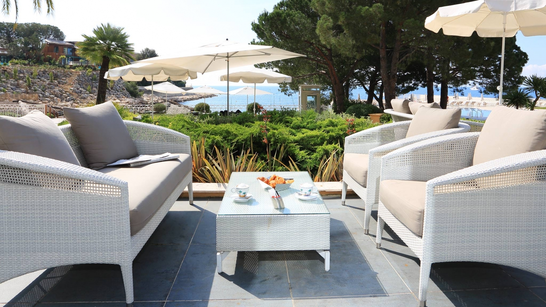 THE LONGITUDE BAR 7° 26'- Le Méridien Beach Plaza